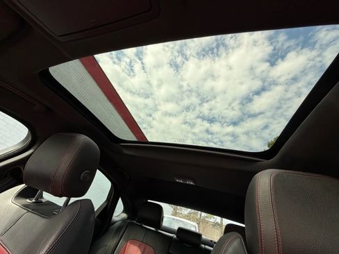 Used 2017 Jaguar XF R-Sport image 33