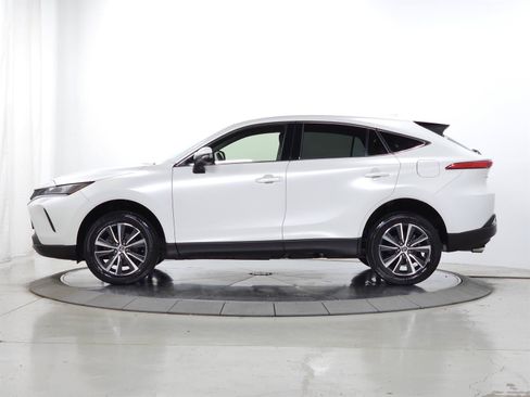 Used 2022 Toyota Venza LE AWD/4WD image 5