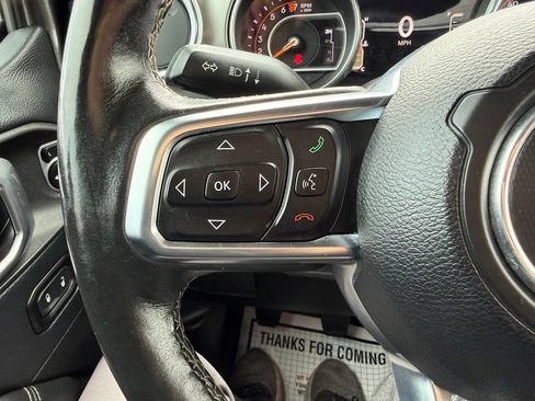 Used 2018 Jeep Wrangler Unlimited Sahara AWD/4WD image 17