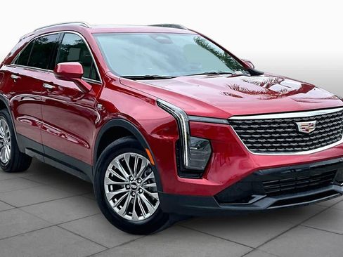 Used 2024 Cadillac XT4 Premium Luxury w/ Technology Package FWD image 3