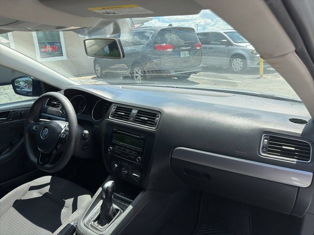 Used 2015 Volkswagen Jetta SE FWD image 10