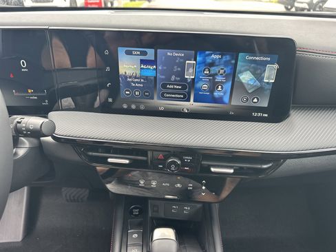 New 2026 Nissan Kicks SR FWD image 20