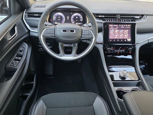 New 2025 Jeep Grand Cherokee L Altitude image 12