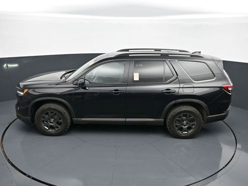 Used 2025 Honda Pilot TrailSport image 21