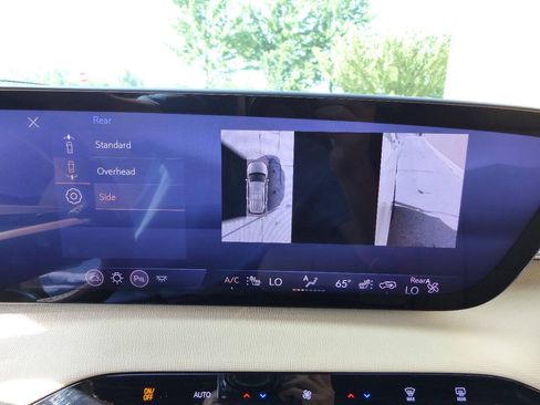 Used 2025 Buick Enclave Preferred FWD image 37