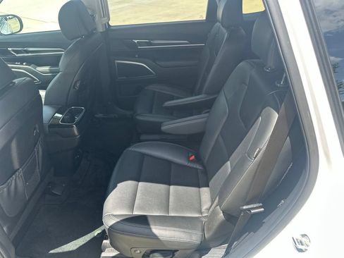 Used 2025 Kia Telluride S FWD image 30