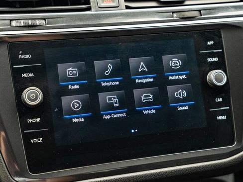 Used 2023 Volkswagen Tiguan SE FWD image 35