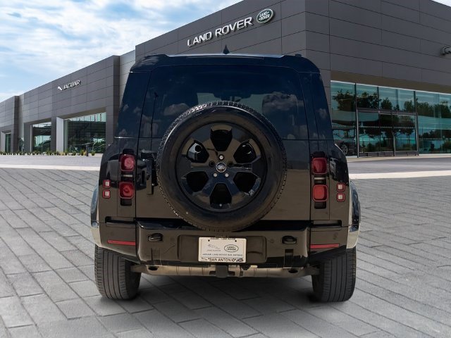 Used 2024 Land Rover Defender 110 X-Dynamic SE AWD/4WD image 4