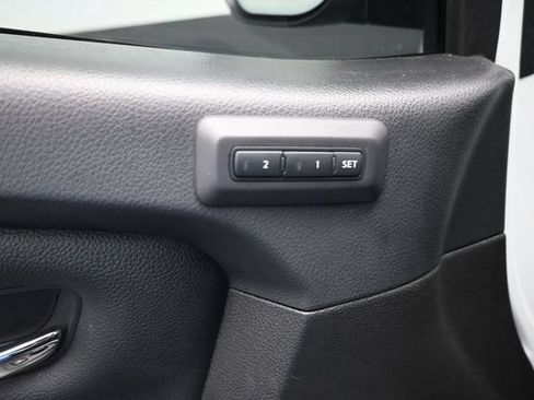 Used 2023 Nissan Titan PRO-4X w/ Pro-4x Convenience Package AWD/4WD image 28
