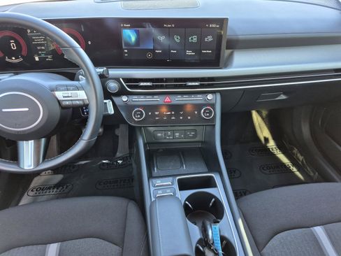 Used 2025 Hyundai Sonata SEL FWD image 12
