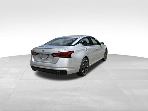 Used 2025 Nissan Altima 2.5 SR FWD image 5