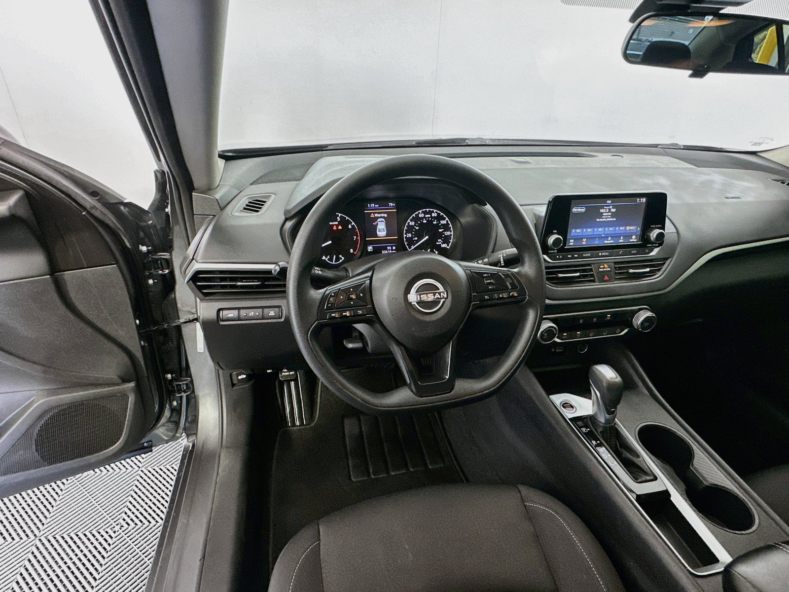 Used 2023 Nissan Altima 2.5 S FWD image 11