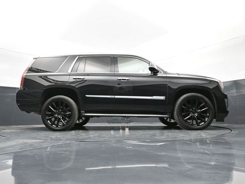 Used 2020 Cadillac Escalade Luxury AWD/4WD image 45