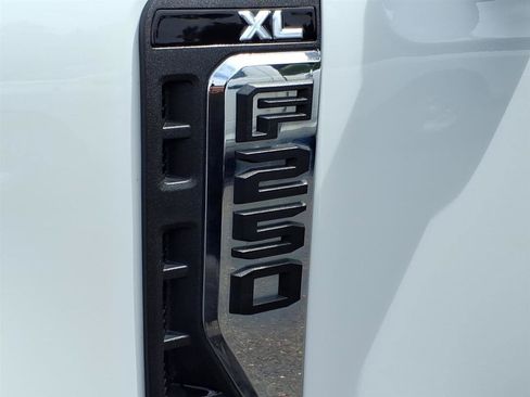Used 2023 Ford F250 XL w/ XL Chrome Package AWD/4WD image 10