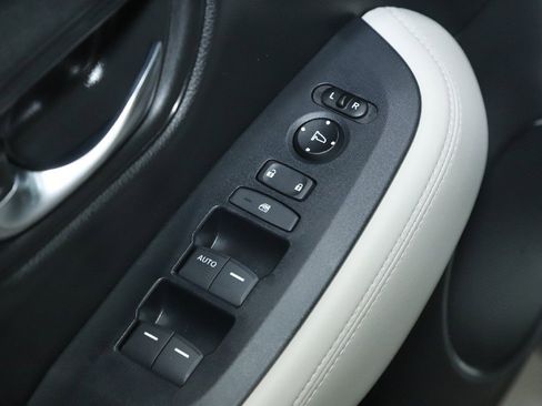 Used 2023 Honda HR-V LX image 16