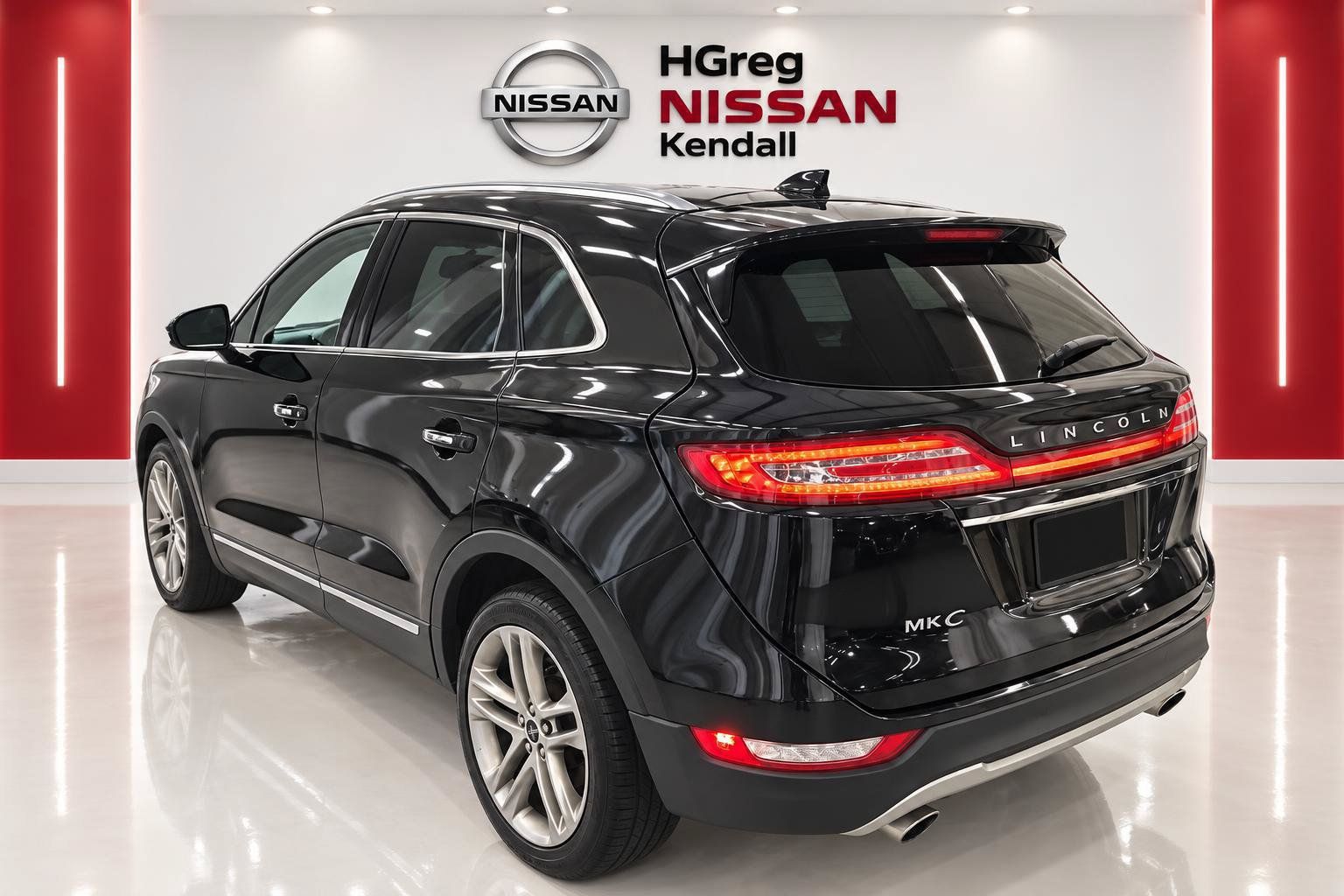 Used 2019 Lincoln MKC Reserve AWD/4WD image 2
