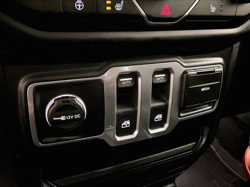 Used 2018 Jeep Wrangler Sport S image 31