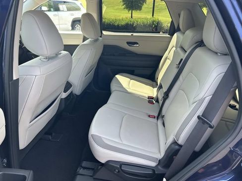 Used 2022 Nissan Pathfinder SL FWD image 20