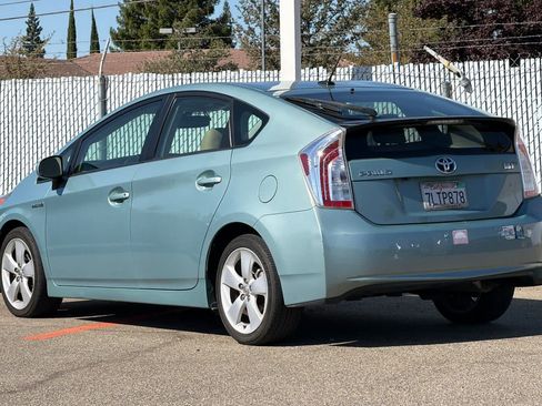 Used 2015 Toyota Prius Five FWD image 5