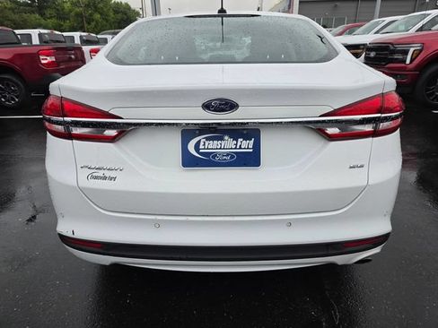 Used 2018 Ford Fusion SE w/ Fusion SE Technology Package FWD image 5