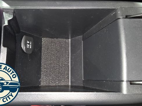 Used 2018 INFINITI QX30 AWD image 19
