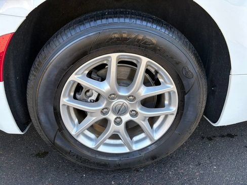 Used 2024 Chrysler Pacifica Touring-L FWD image 6