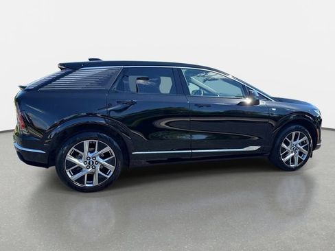 Certified 2025 Cadillac Optiq Luxury 2 w/ LPO, Floor Liner Package AWD/4WD image 6