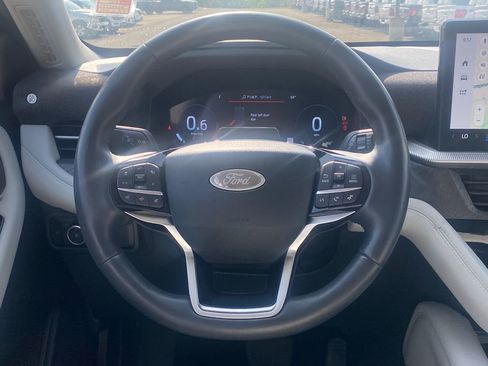 Used 2025 Ford Explorer Platinum w/ Ultimate Package AWD/4WD image 24