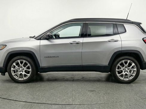 Used 2025 Jeep Compass Limited AWD/4WD image 5