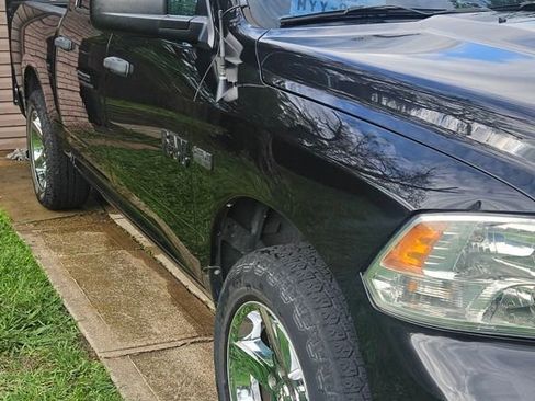 Used 2016 RAM 1500 Express RWD image 14