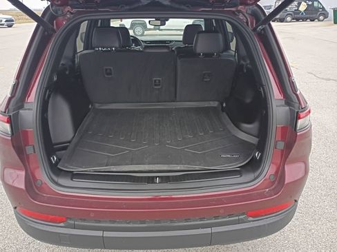 Used 2023 Jeep Grand Cherokee Altitude image 18