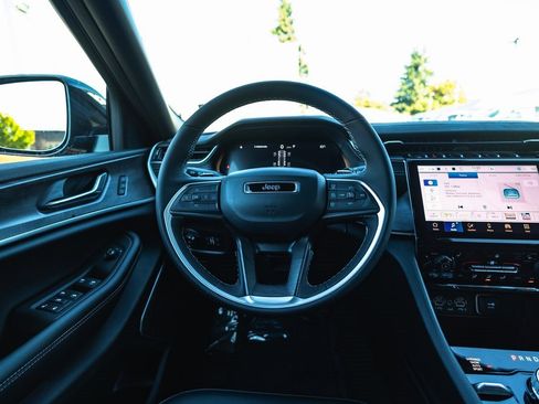 New 2025 Jeep Grand Cherokee Limited w/ Black Appearance Package image 23