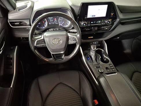 Used 2023 Toyota Highlander XSE AWD/4WD image 2
