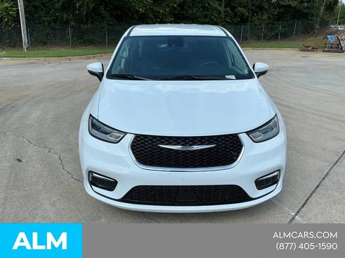 Used 2023 Chrysler Pacifica Touring-L FWD image 10