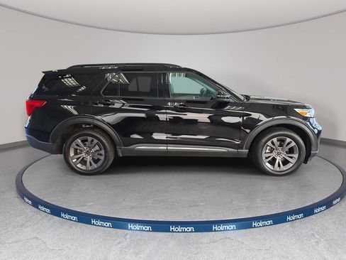 Certified 2023 Ford Explorer XLT w/ Equipment Group 202A AWD/4WD image 4