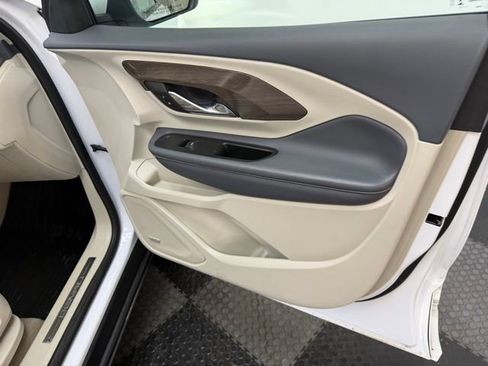 Used 2023 GMC Terrain Denali image 38