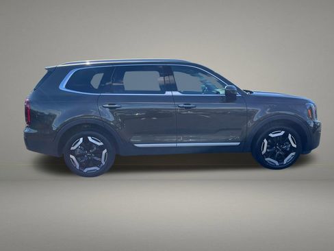 Used 2025 Kia Telluride S FWD image 6