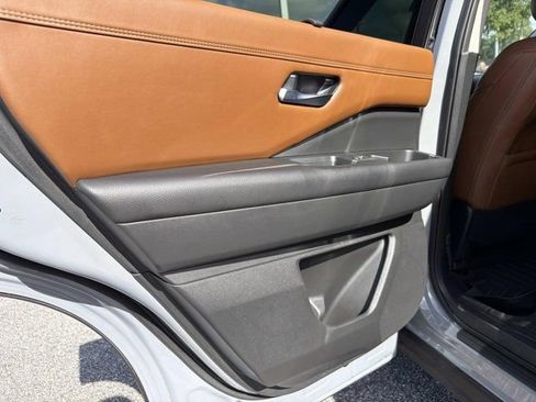 Used 2024 Nissan Pathfinder Platinum AWD/4WD image 13