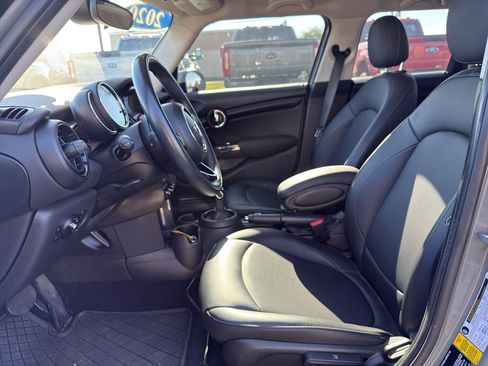 Used 2020 MINI Cooper 4-Door Hardtop FWD image 10