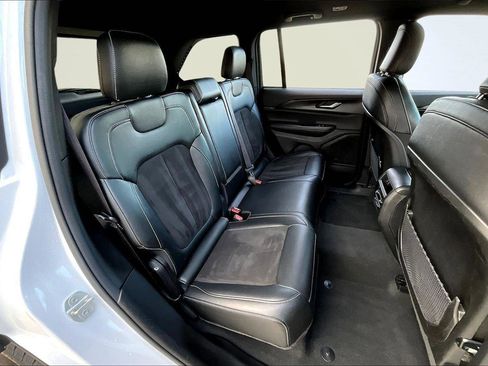 Used 2023 Jeep Grand Cherokee Altitude image 27