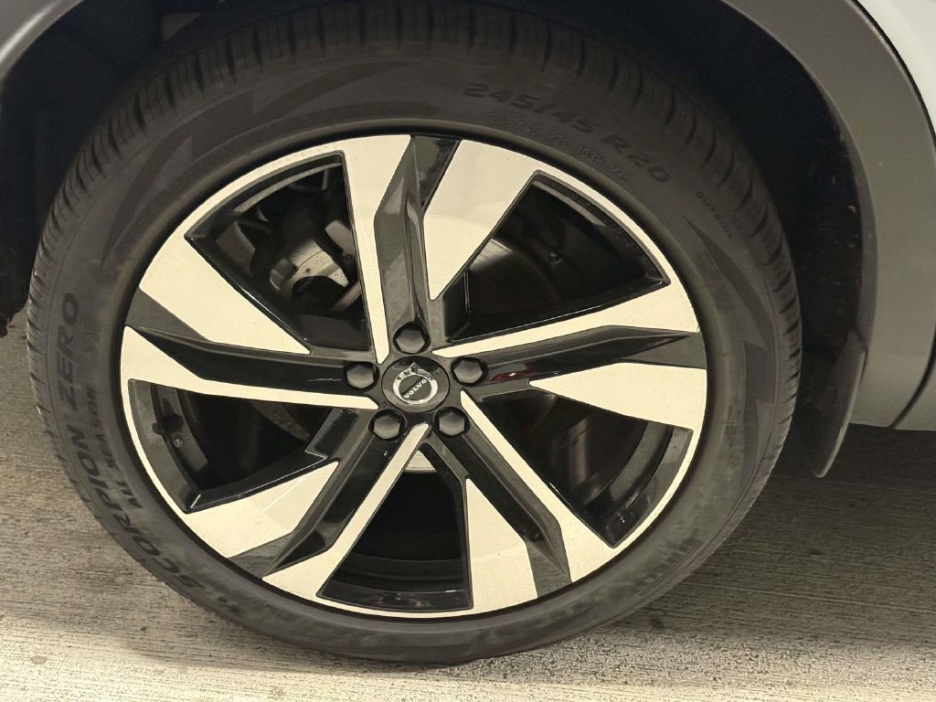 Used 2026 Volvo XC40 B5 Plus AWD/4WD image 7