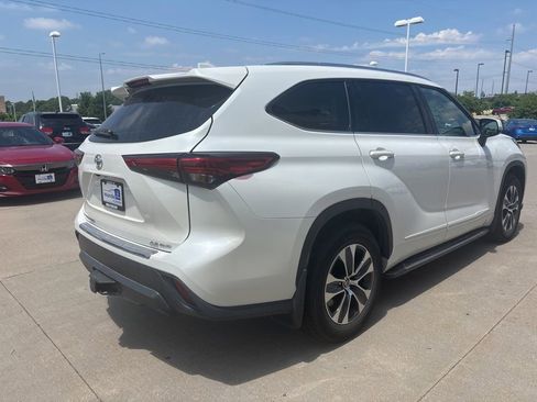 Used 2021 Toyota Highlander XLE w/ Protection Package #3 (TMS) AWD/4WD image 5