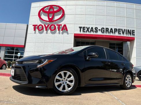 Used 2026 Toyota Corolla LE FWD image 2