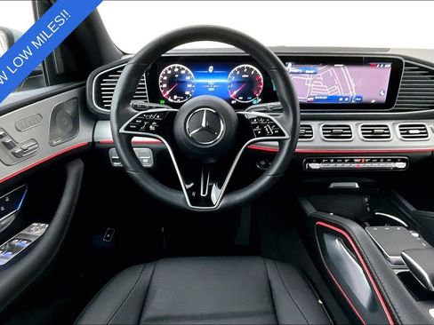 Used 2025 Mercedes-Benz GLS 450 4MATIC image 6