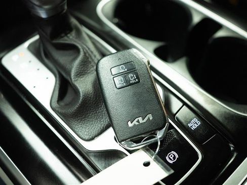 Used 2024 Kia Carnival LX image 32