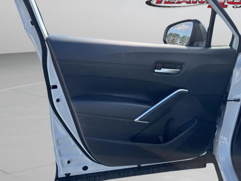 Used 2022 Toyota Corolla Cross XLE w/ Convenience Package image 25