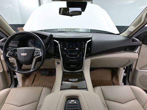 Used 2020 Cadillac Escalade ESV Premium Luxury image 29