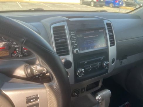 Used 2019 Nissan Frontier SV image 8