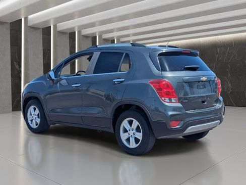 Used 2018 Chevrolet Trax LT w/ LT Convenience Package FWD image 4
