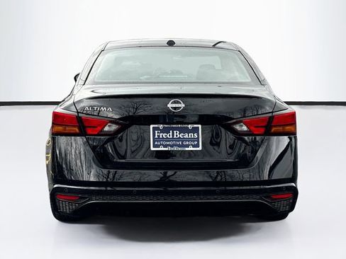 Used 2025 Nissan Altima 2.5 SV FWD image 6